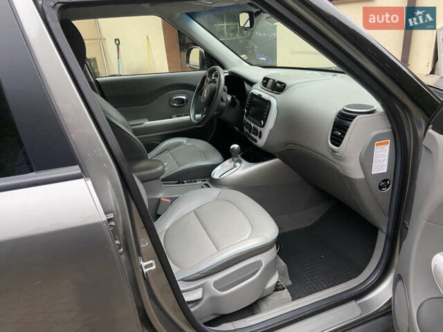 Сірий Кіа Soul EV, об'ємом двигуна 0 л та пробігом 168 тис. км за 9800 $, фото 7 на Automoto.ua