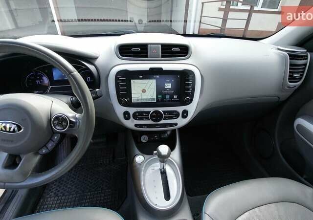 Сірий Кіа Soul EV, об'ємом двигуна 0 л та пробігом 100 тис. км за 9999 $, фото 18 на Automoto.ua