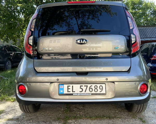 Сірий Кіа Soul EV, об'ємом двигуна 0 л та пробігом 86 тис. км за 11500 $, фото 19 на Automoto.ua