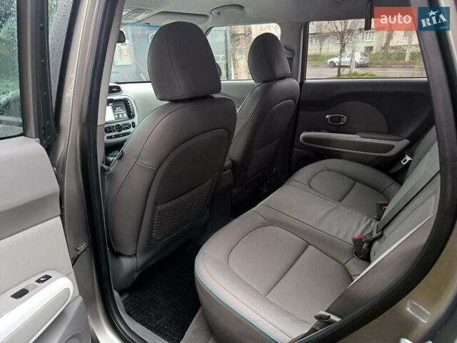 Сірий Кіа Soul EV, об'ємом двигуна 0 л та пробігом 142 тис. км за 6900 $, фото 22 на Automoto.ua