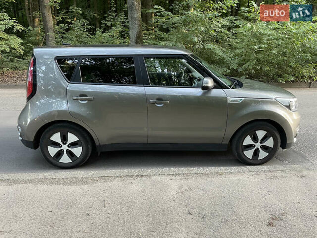 Сірий Кіа Soul EV, об'ємом двигуна 0 л та пробігом 146 тис. км за 11500 $, фото 6 на Automoto.ua