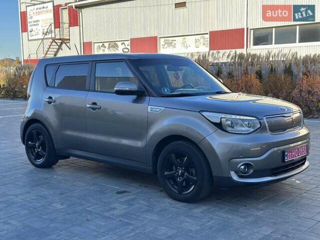 Серый Киа Soul EV, объемом двигателя 0 л и пробегом 160 тыс. км за 9699 $, фото 5 на Automoto.ua