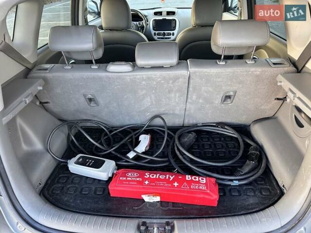 Серый Киа Soul EV, объемом двигателя 0 л и пробегом 160 тыс. км за 9699 $, фото 12 на Automoto.ua