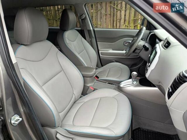 Сірий Кіа Soul EV, об'ємом двигуна 0 л та пробігом 142 тис. км за 6900 $, фото 35 на Automoto.ua