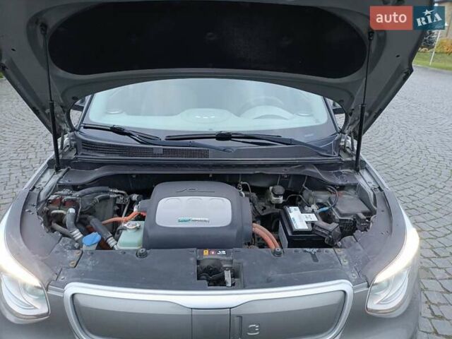Сірий Кіа Soul EV, об'ємом двигуна 0 л та пробігом 180 тис. км за 9000 $, фото 20 на Automoto.ua