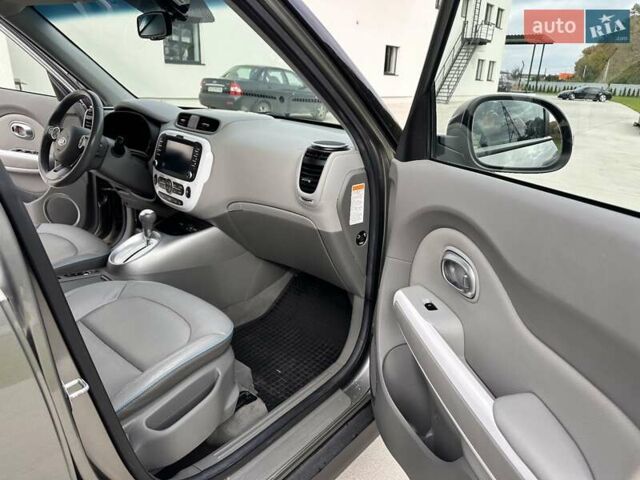 Серый Киа Soul EV, объемом двигателя 0 л и пробегом 165 тыс. км за 8899 $, фото 17 на Automoto.ua