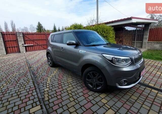 Сірий Кіа Soul EV, об'ємом двигуна 0 л та пробігом 100 тис. км за 9999 $, фото 2 на Automoto.ua