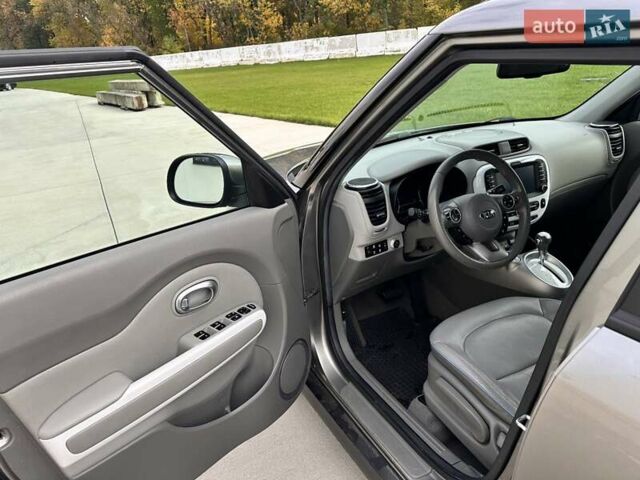 Серый Киа Soul EV, объемом двигателя 0 л и пробегом 165 тыс. км за 8899 $, фото 15 на Automoto.ua
