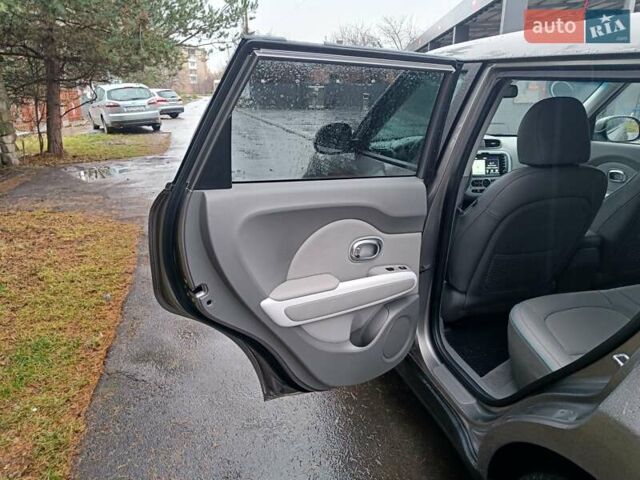 Сірий Кіа Soul EV, об'ємом двигуна 0 л та пробігом 142 тис. км за 6900 $, фото 21 на Automoto.ua