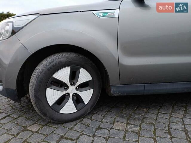 Сірий Кіа Soul EV, об'ємом двигуна 0 л та пробігом 180 тис. км за 9000 $, фото 5 на Automoto.ua