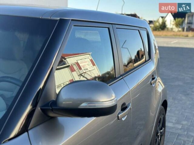 Серый Киа Soul EV, объемом двигателя 0 л и пробегом 160 тыс. км за 9699 $, фото 24 на Automoto.ua