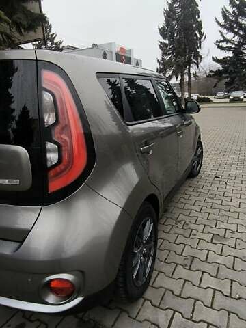 Серый Киа Soul EV, объемом двигателя 0 л и пробегом 59 тыс. км за 6900 $, фото 2 на Automoto.ua