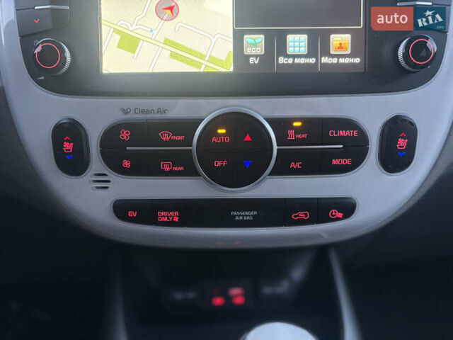 Серый Киа Soul EV, объемом двигателя 0 л и пробегом 117 тыс. км за 6750 $, фото 21 на Automoto.ua