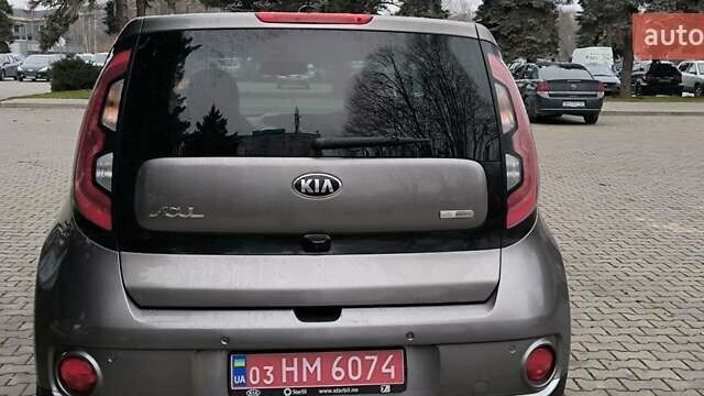 Серый Киа Soul EV, объемом двигателя 0 л и пробегом 59 тыс. км за 6900 $, фото 1 на Automoto.ua