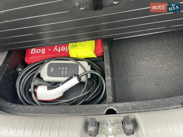 Серый Киа Soul EV, объемом двигателя 0 л и пробегом 110 тыс. км за 5950 $, фото 21 на Automoto.ua