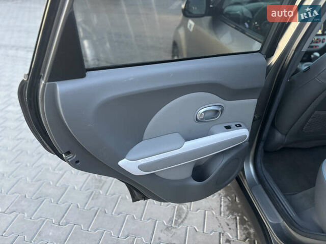 Серый Киа Soul EV, объемом двигателя 0 л и пробегом 117 тыс. км за 6750 $, фото 29 на Automoto.ua
