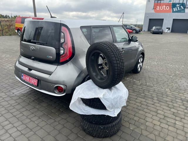 Серый Киа Soul EV, объемом двигателя 0 л и пробегом 110 тыс. км за 5950 $, фото 5 на Automoto.ua
