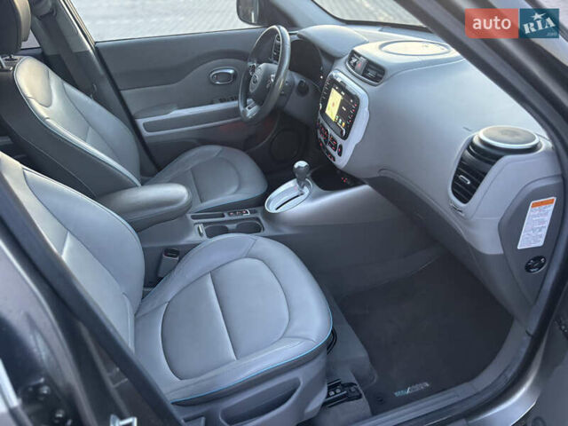 Серый Киа Soul EV, объемом двигателя 0 л и пробегом 117 тыс. км за 6750 $, фото 40 на Automoto.ua