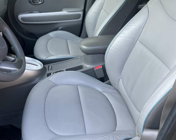 Серый Киа Soul EV, объемом двигателя 0 л и пробегом 74 тыс. км за 7650 $, фото 2 на Automoto.ua