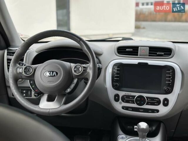 Киа Soul EV 2016 в Луцке на Automoto.ua Серый Киа Soul EV, объемом двигателя 0 л и пробегом 110 тыс. км за 9599 $, фото 10 на Automoto.ua