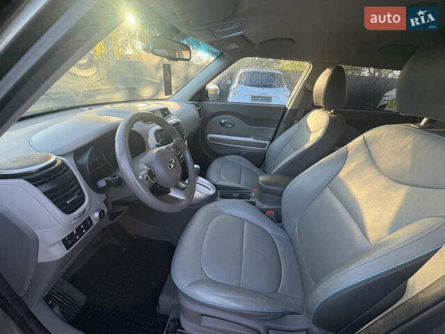 Серый Киа Soul EV, объемом двигателя 0 л и пробегом 99 тыс. км за 6100 $, фото 19 на Automoto.ua