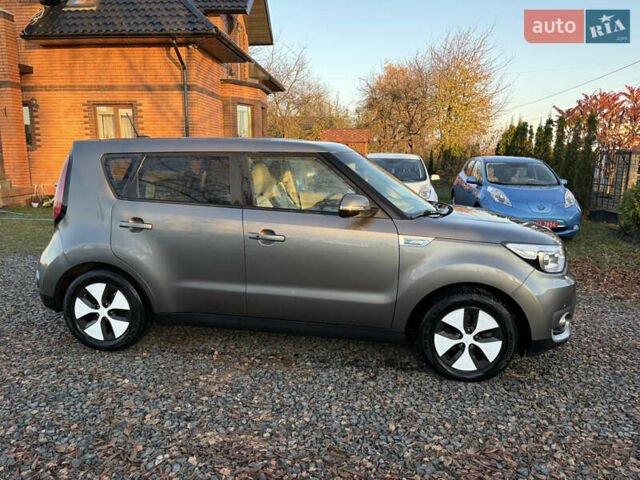 Серый Киа Soul EV, объемом двигателя 0 л и пробегом 99 тыс. км за 6000 $, фото 4 на Automoto.ua