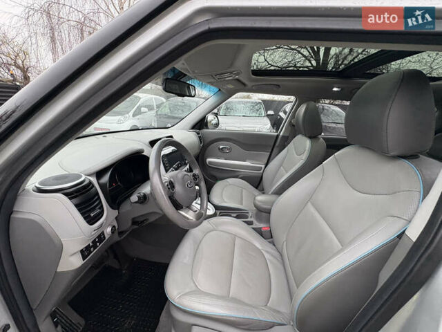 Серый Киа Soul EV, объемом двигателя 0 л и пробегом 113 тыс. км за 6100 $, фото 21 на Automoto.ua