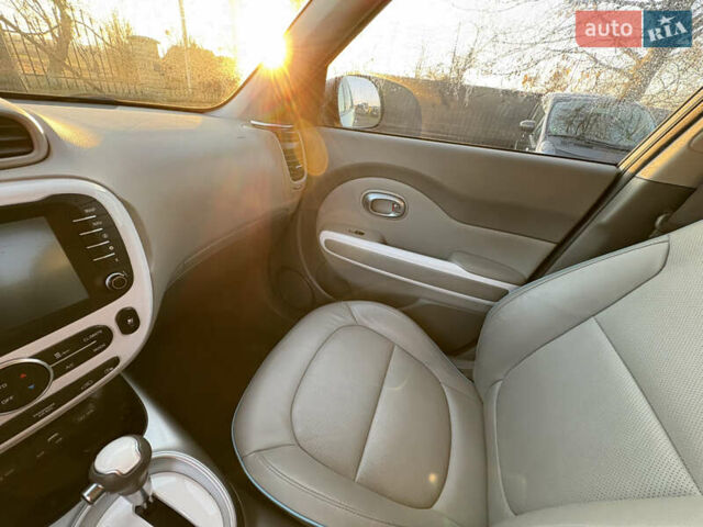 Серый Киа Soul EV, объемом двигателя 0 л и пробегом 99 тыс. км за 6000 $, фото 22 на Automoto.ua