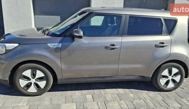 Сірий Кіа Soul EV, об'ємом двигуна 0 л та пробігом 98 тис. км за 7499 $, фото 5 на Automoto.ua