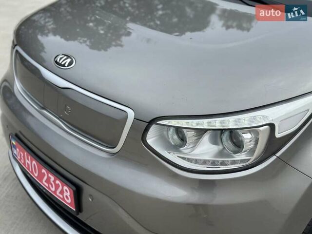 Киа Soul EV 2016 в Луцке на Automoto.ua Серый Киа Soul EV, объемом двигателя 0 л и пробегом 110 тыс. км за 9599 $, фото 17 на Automoto.ua