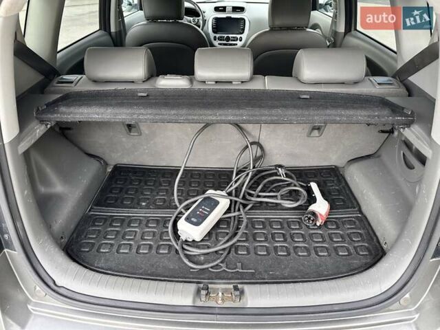 Киа Soul EV 2016 в Луцке на Automoto.ua Серый Киа Soul EV, объемом двигателя 0 л и пробегом 110 тыс. км за 9599 $, фото 19 на Automoto.ua