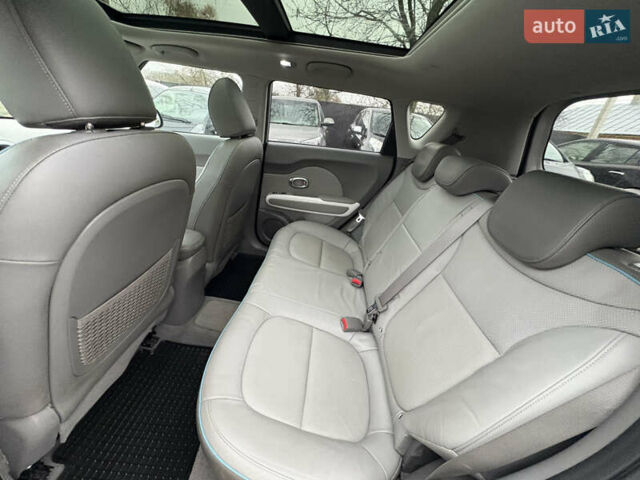 Серый Киа Soul EV, объемом двигателя 0 л и пробегом 113 тыс. км за 6100 $, фото 19 на Automoto.ua
