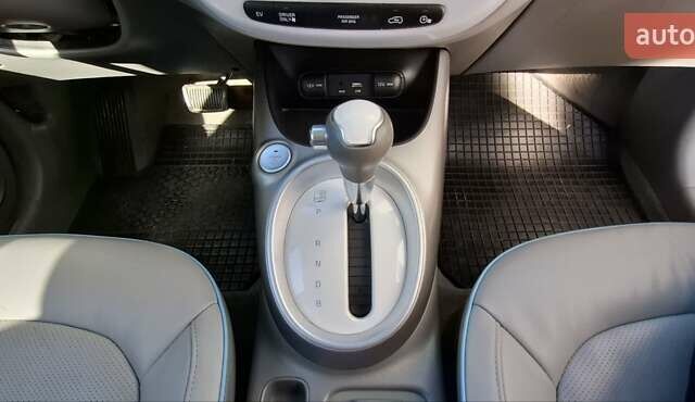 Сірий Кіа Soul EV, об'ємом двигуна 0 л та пробігом 98 тис. км за 7499 $, фото 18 на Automoto.ua