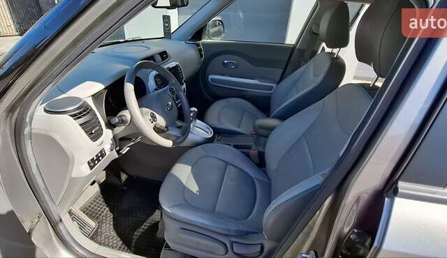 Сірий Кіа Soul EV, об'ємом двигуна 0 л та пробігом 98 тис. км за 7499 $, фото 26 на Automoto.ua