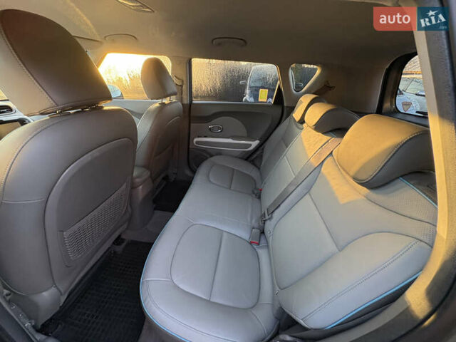 Серый Киа Soul EV, объемом двигателя 0 л и пробегом 99 тыс. км за 6000 $, фото 20 на Automoto.ua