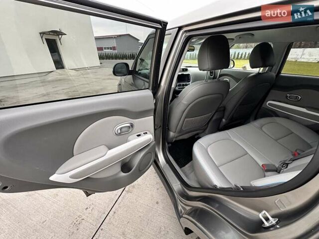 Серый Киа Soul EV, объемом двигателя 0 л и пробегом 181 тыс. км за 8299 $, фото 14 на Automoto.ua