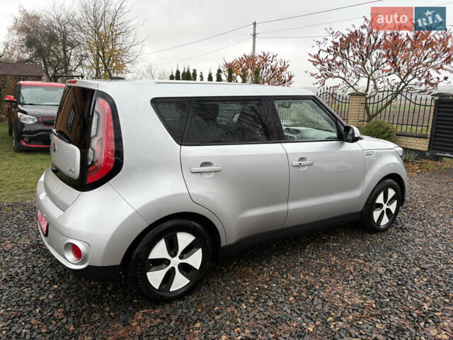 Серый Киа Soul EV, объемом двигателя 0 л и пробегом 113 тыс. км за 6100 $, фото 13 на Automoto.ua