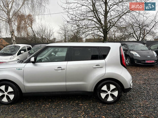 Серый Киа Soul EV, объемом двигателя 0 л и пробегом 113 тыс. км за 6100 $, фото 16 на Automoto.ua