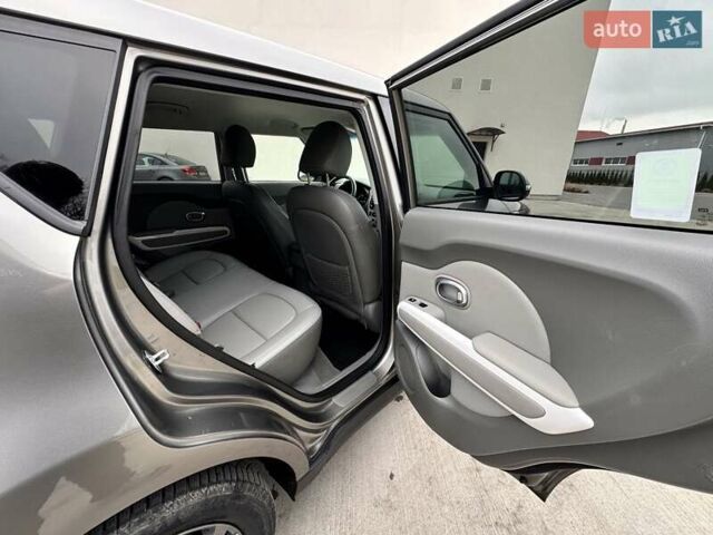 Серый Киа Soul EV, объемом двигателя 0 л и пробегом 181 тыс. км за 8299 $, фото 13 на Automoto.ua