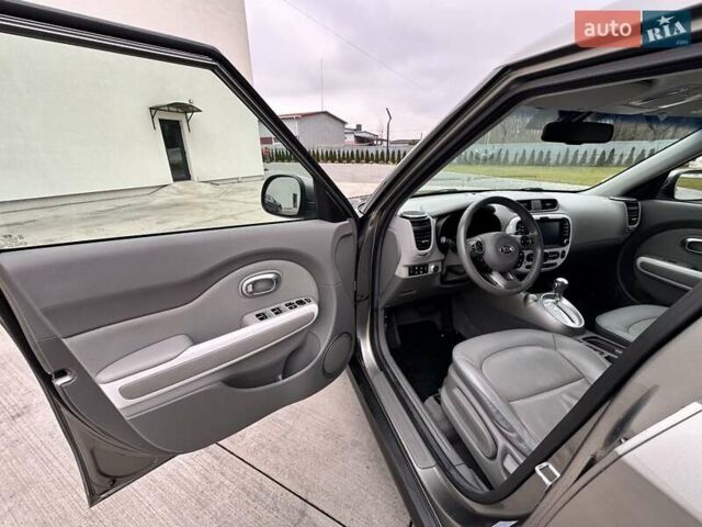 Серый Киа Soul EV, объемом двигателя 0 л и пробегом 181 тыс. км за 8299 $, фото 20 на Automoto.ua