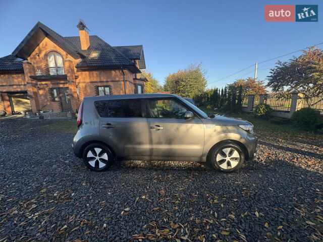 Серый Киа Soul EV, объемом двигателя 0 л и пробегом 99 тыс. км за 6100 $, фото 12 на Automoto.ua