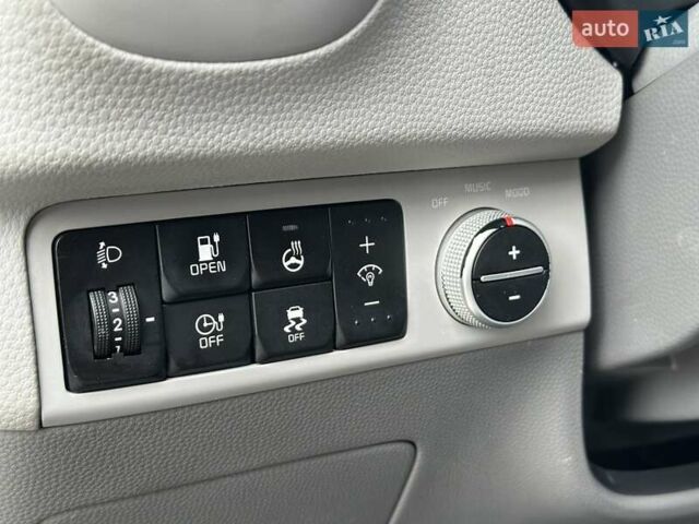 Киа Soul EV 2016 в Луцке на Automoto.ua Серый Киа Soul EV, объемом двигателя 0 л и пробегом 110 тыс. км за 9599 $, фото 25 на Automoto.ua