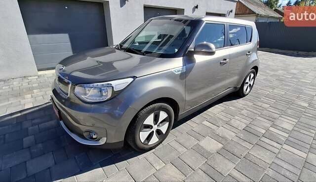 Сірий Кіа Soul EV, об'ємом двигуна 0 л та пробігом 98 тис. км за 7499 $, фото 7 на Automoto.ua
