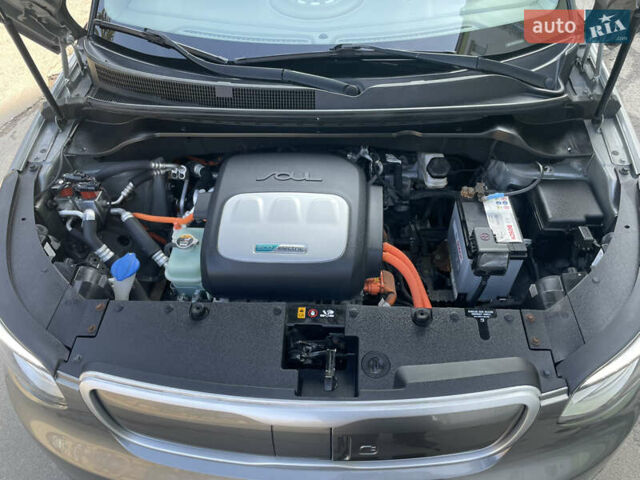 Серый Киа Soul EV, объемом двигателя 0 л и пробегом 74 тыс. км за 7650 $, фото 7 на Automoto.ua