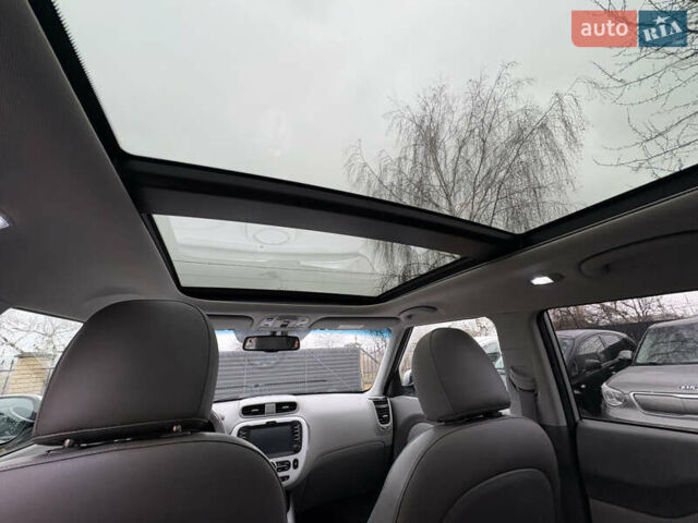 Серый Киа Soul EV, объемом двигателя 0 л и пробегом 113 тыс. км за 6100 $, фото 20 на Automoto.ua