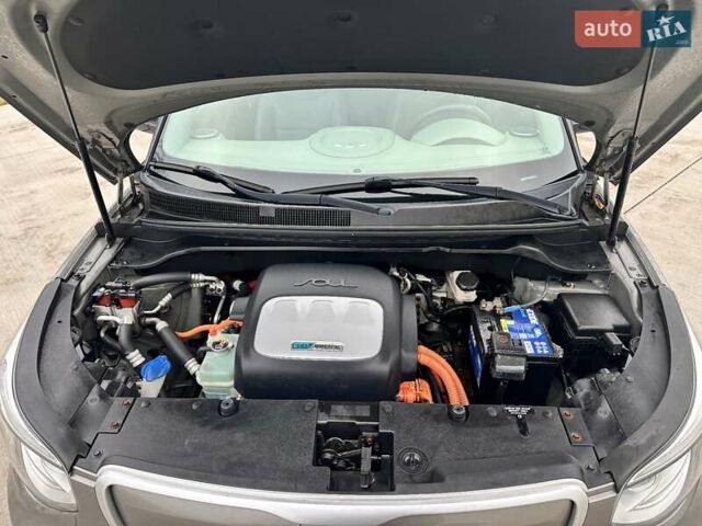 Серый Киа Soul EV, объемом двигателя 0 л и пробегом 181 тыс. км за 8299 $, фото 30 на Automoto.ua