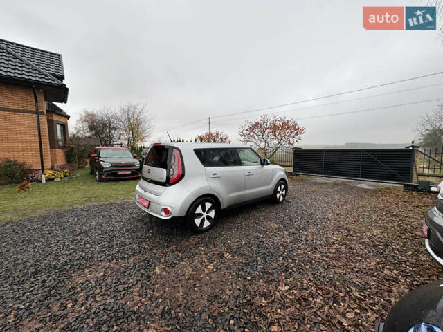 Серый Киа Soul EV, объемом двигателя 0 л и пробегом 113 тыс. км за 6100 $, фото 4 на Automoto.ua