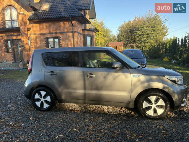 Серый Киа Soul EV, объемом двигателя 0 л и пробегом 99 тыс. км за 6100 $, фото 3 на Automoto.ua