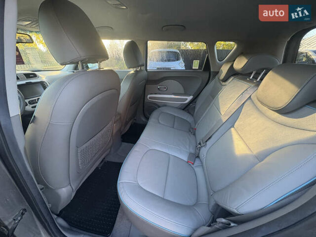 Серый Киа Soul EV, объемом двигателя 0 л и пробегом 99 тыс. км за 6100 $, фото 18 на Automoto.ua