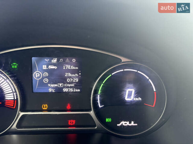 Серый Киа Soul EV, объемом двигателя 0 л и пробегом 99 тыс. км за 6000 $, фото 24 на Automoto.ua